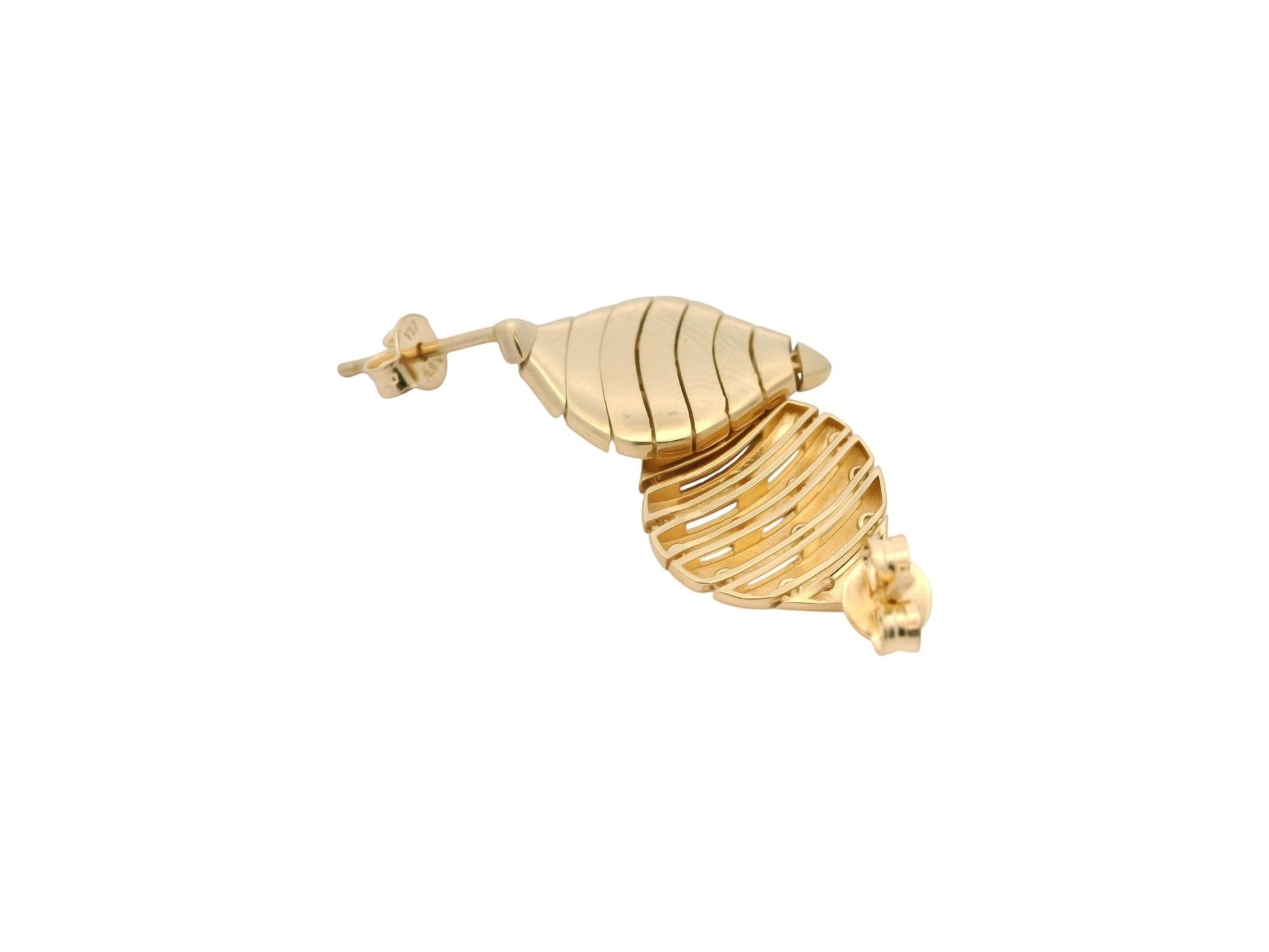 Cercei Antonia Gold din aur galben cu design sculptural în formă de frunză și detalii gravate, sistem de prindere șurub