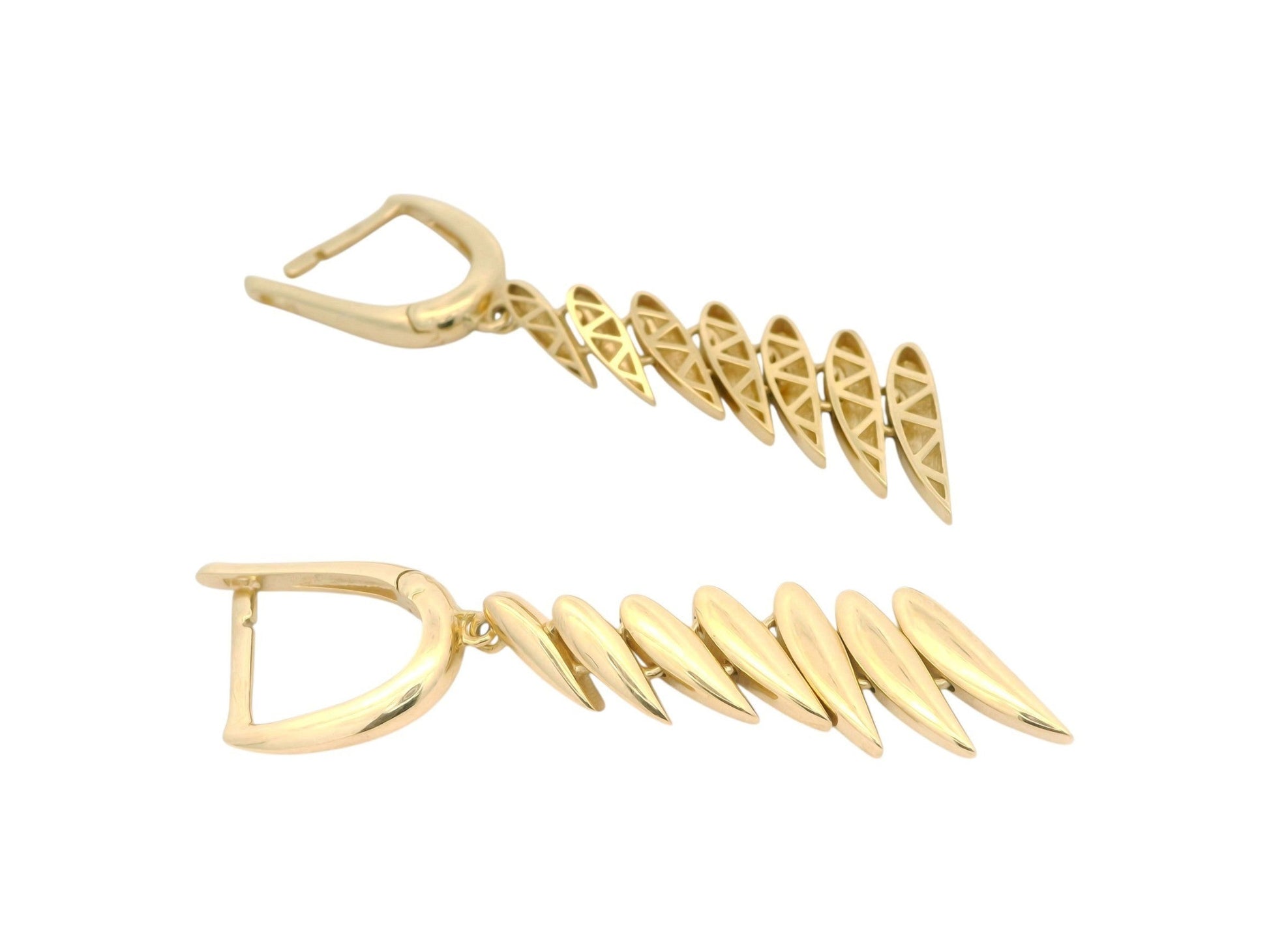 Cercei lungi Antonia Gold din aur galben cu design geometric stilizat și sistem de prindere tip tortiță
