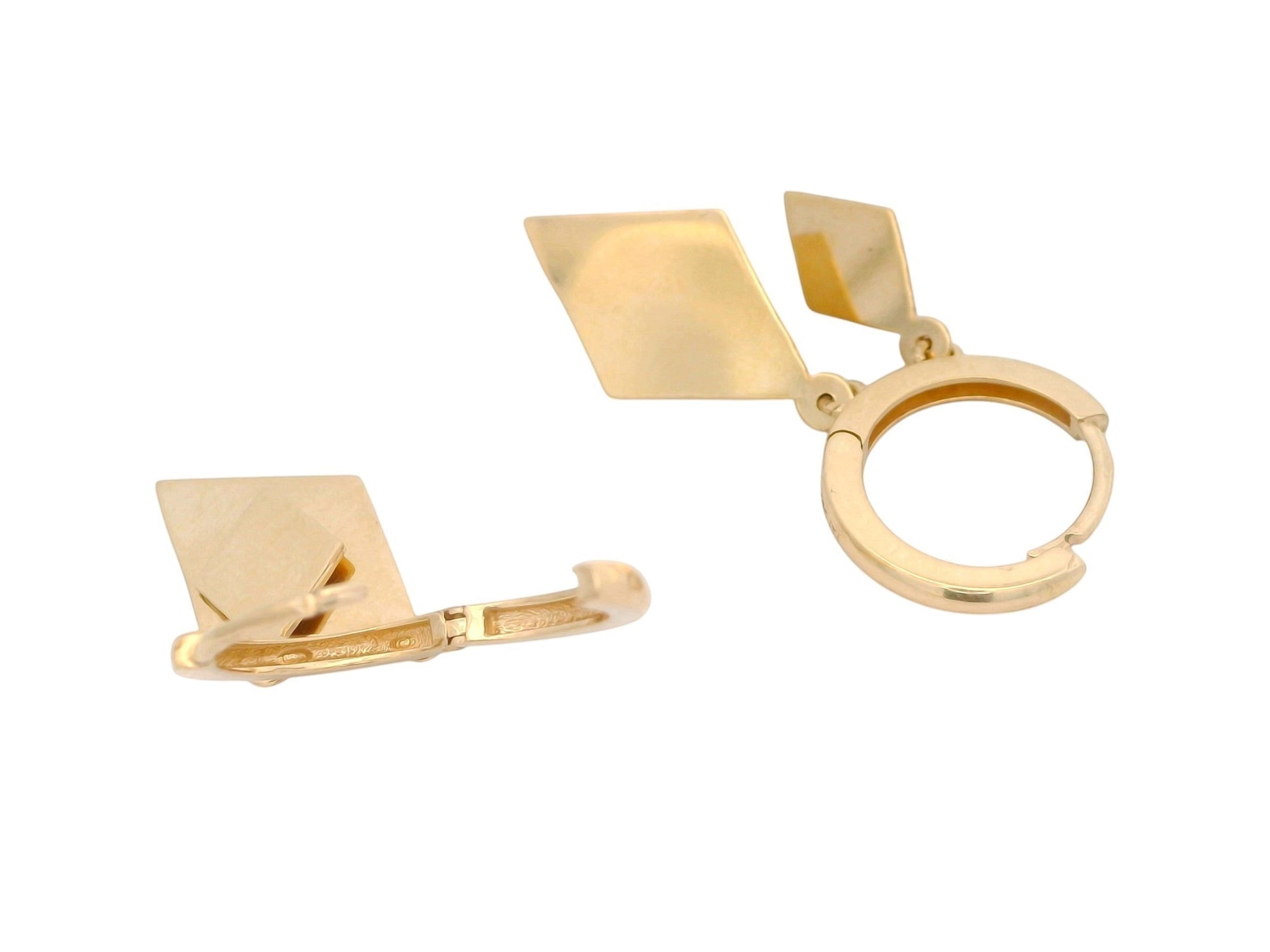 Cercei Antonia Gold tip creole din aur galben cu pandantive geometrice în formă de romb, design minimalist și lucios.