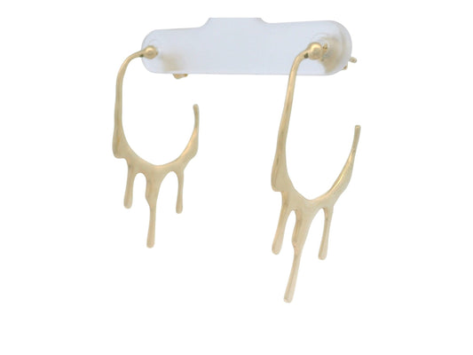 Cercei Antonia Gold tip creole cu design fluid din metal auriu ce imită efectul de metal topit