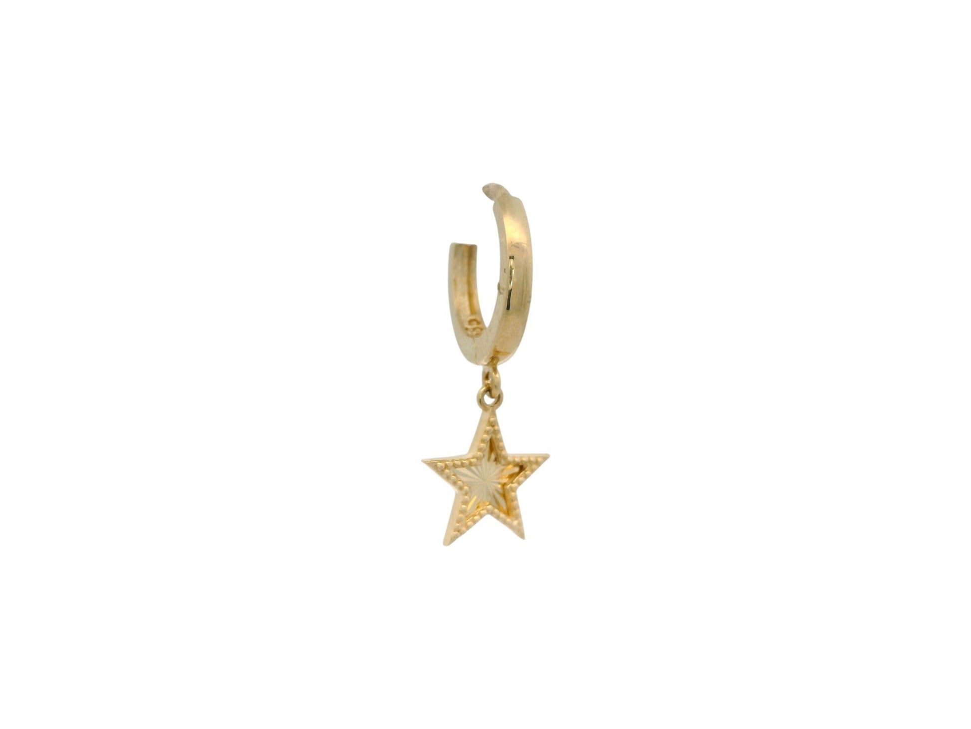 Cercei creole Antonia Gold din aur cu pandantiv în formă de stea gravată, design elegant și modern