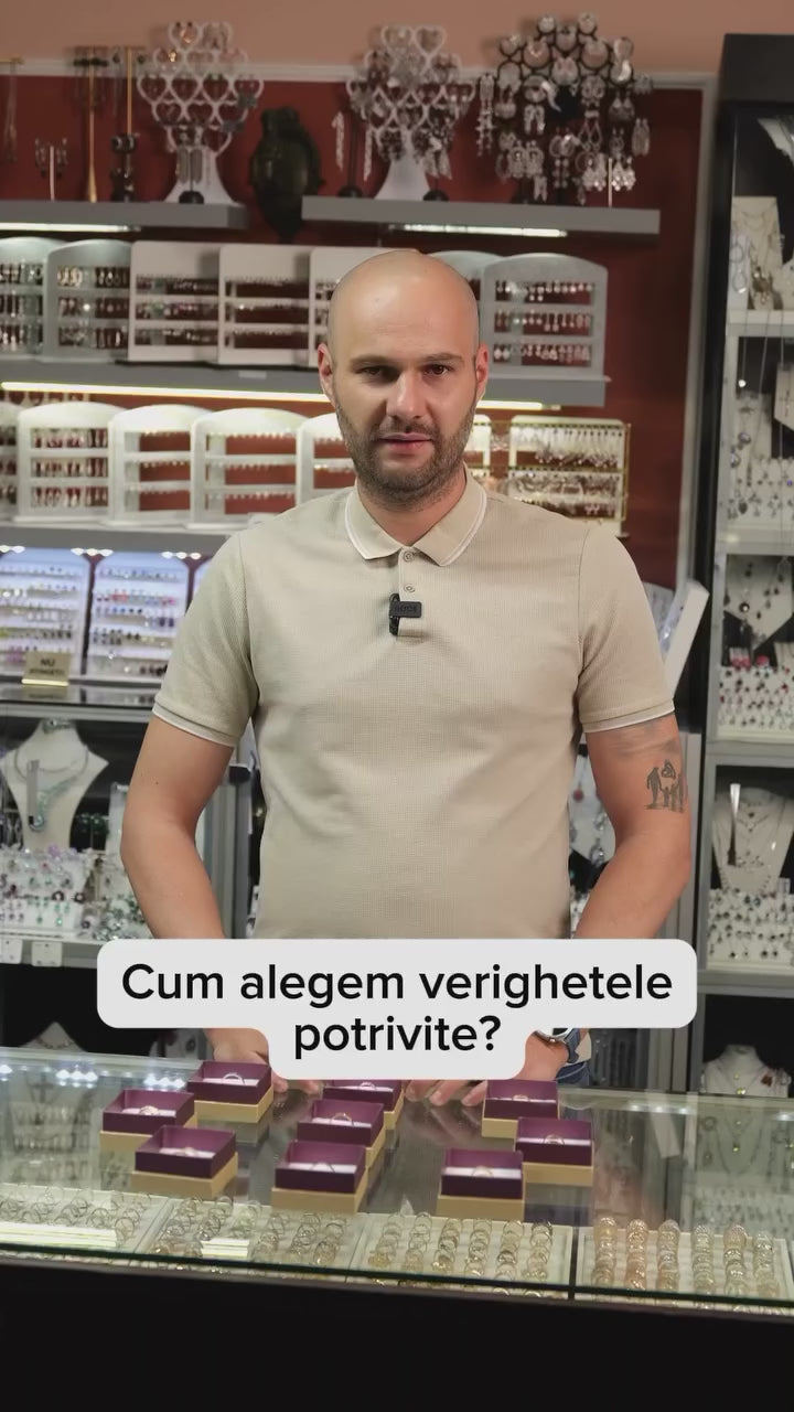 Încarcă clipul video: 